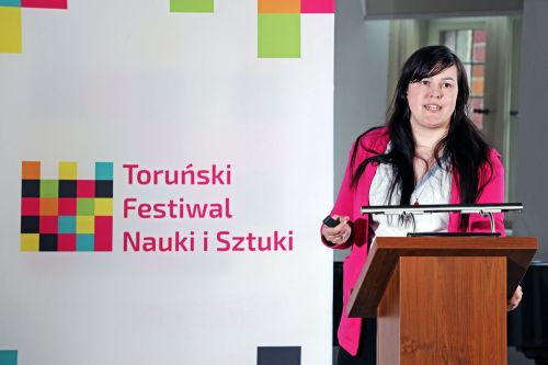 TFNIS 2025 dzień 2 (26.04.2025).  [fot. Mikołaj Kuras, Andrzej Romański, Adam Zakrzewski] zdjęcie reportażowe z wydarzenia festiwalowego. Kliknij, aby powiększyć zdjęcie