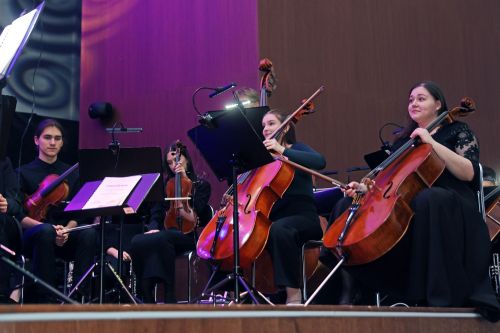 TFNIS 2025 dzień 1 - inauguracja i spektakl muzyczny "Księżniczka Czardasza" w Auli UMK.  [fot. Andrzej Romański] zdjęcie reportażowe z wydarzenia festiwalowego. Kliknij, aby powiększyć zdjęcie