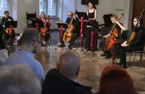 Dzień 2 (23.04.2023, fot. Andrzej Romański, Adam Zakrzewski).  zdjęcie reportażowe z wydarzenia festiwalowego. Kliknij, aby powiększyć zdjęcie