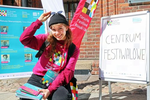 TFNIS 2025 dzień 2 (26.04.2025).  [fot. Mikołaj Kuras, Andrzej Romański, Adam Zakrzewski] zdjęcie reportażowe z wydarzenia festiwalowego. Kliknij, aby powiększyć zdjęcie