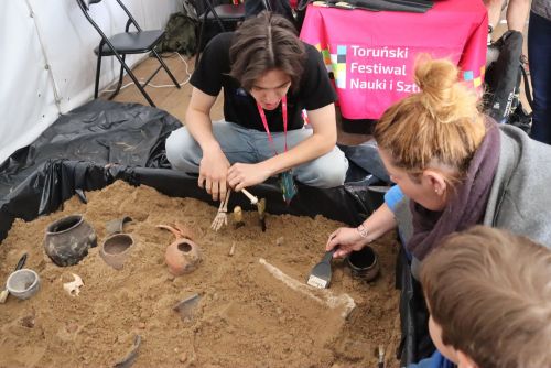 TFNIS 2025 dzień 3 (27.04.2025).  [fot. Mikołaj Kuras, Andrzej Romański, Adam Zakrzewski] zdjęcie reportażowe z wydarzenia festiwalowego. Kliknij, aby powiększyć zdjęcie