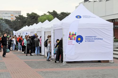 Dzień 3 (24.04.2023, fot. Andrzej Romański, Adam Zakrzewski).  zdjęcie reportażowe z wydarzenia festiwalowego. Kliknij, aby powiększyć zdjęcie
