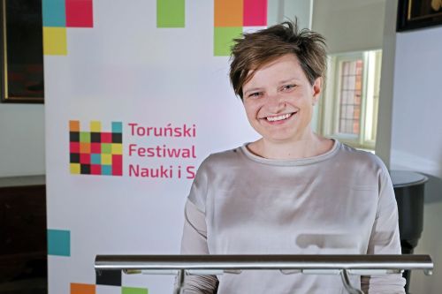 TFNIS 2025 dzień 2 (26.04.2025).  [fot. Mikołaj Kuras, Andrzej Romański, Adam Zakrzewski] zdjęcie reportażowe z wydarzenia festiwalowego. Kliknij, aby powiększyć zdjęcie