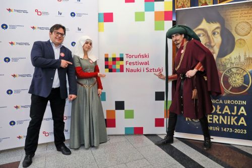 Konferencja prasowa 21. TFNiS (18.04.2023, Collegium Maximum UMK).  [fot. Andrzej Romański] zdjęcie reportażowe z wydarzenia festiwalowego. Kliknij, aby powiększyć zdjęcie