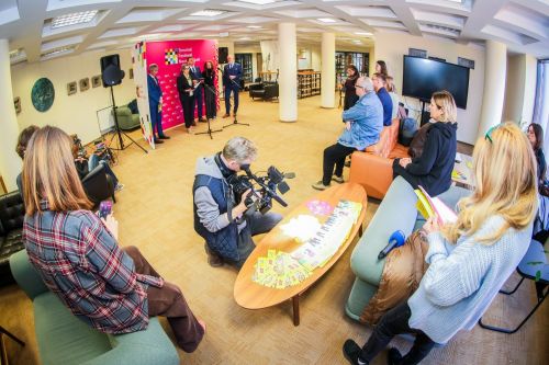 Konferencja prasowa 24. TFNiS 2026 (Biblioteka Uniwersytecka, 9.04.2026).  [fot. Andrzej Romański] zdjęcie reportażowe z wydarzenia festiwalowego. Kliknij, aby powiększyć zdjęcie