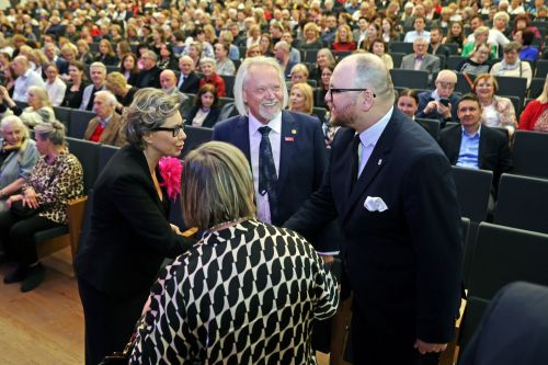TFNIS 2025 dzień 1 - inauguracja i spektakl muzyczny "Księżniczka Czardasza" w Auli UMK.  [fot. Andrzej Romański] zdjęcie reportażowe z wydarzenia festiwalowego. Kliknij, aby powiększyć zdjęcie