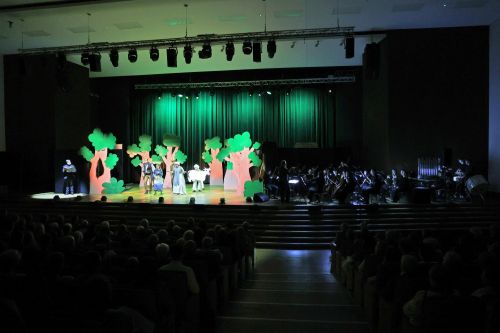 Inauguracja 24. TFNiS oraz spektakl muzyczny "Into The Woods" (Aula UMK, 24.04.2026).  [fot. Andrzej Romański] zdjęcie reportażowe z wydarzenia festiwalowego. Kliknij, aby powiększyć zdjęcie