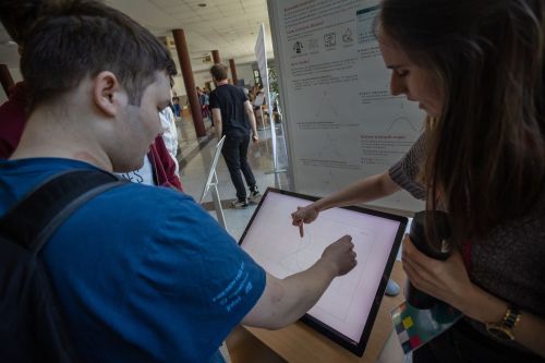 TFNIS 2025 dzień 2 (26.04.2025).  [fot. Mikołaj Kuras, Andrzej Romański, Adam Zakrzewski] zdjęcie reportażowe z wydarzenia festiwalowego. Kliknij, aby powiększyć zdjęcie