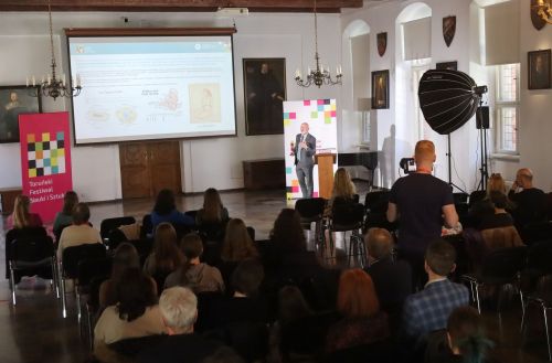 TFNIS 2025 dzień 3 (27.04.2025).  [fot. Mikołaj Kuras, Andrzej Romański, Adam Zakrzewski] zdjęcie reportażowe z wydarzenia festiwalowego. Kliknij, aby powiększyć zdjęcie