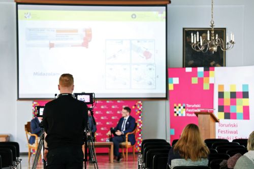 Dzień 2 TFNiS 2026 (25.04.2026).  [fot. Mikołaj Kuras, Andrzej Romański, Adam Zakrzewski] zdjęcie reportażowe z wydarzenia festiwalowego. Kliknij, aby powiększyć zdjęcie