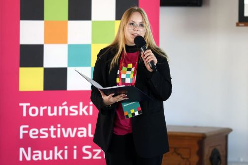 TFNIS 2025 dzień 2 (26.04.2025).  [fot. Mikołaj Kuras, Andrzej Romański, Adam Zakrzewski] zdjęcie reportażowe z wydarzenia festiwalowego. Kliknij, aby powiększyć zdjęcie