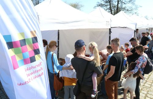 Dzień 2 (23.04.2023, fot. Andrzej Romański, Adam Zakrzewski).  zdjęcie reportażowe z wydarzenia festiwalowego. Kliknij, aby powiększyć zdjęcie