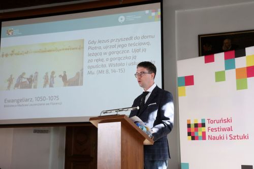 TFNIS 2025 dzień 2 (26.04.2025).  [fot. Mikołaj Kuras, Andrzej Romański, Adam Zakrzewski] zdjęcie reportażowe z wydarzenia festiwalowego. Kliknij, aby powiększyć zdjęcie