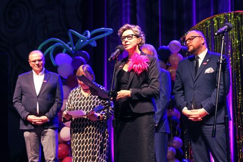 TFNIS 2025 dzień 1 - inauguracja i spektakl muzyczny "Księżniczka Czardasza" w Auli UMK.  [fot. Andrzej Romański] zdjęcie reportażowe z wydarzenia festiwalowego. Kliknij, aby powiększyć zdjęcie