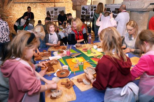 TFNIS 2025 dzień 2 (26.04.2025).  [fot. Mikołaj Kuras, Andrzej Romański, Adam Zakrzewski] zdjęcie reportażowe z wydarzenia festiwalowego. Kliknij, aby powiększyć zdjęcie