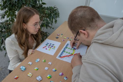 TFNIS 2025 dzień 2 (26.04.2025).  [fot. Mikołaj Kuras, Andrzej Romański, Adam Zakrzewski] zdjęcie reportażowe z wydarzenia festiwalowego. Kliknij, aby powiększyć zdjęcie