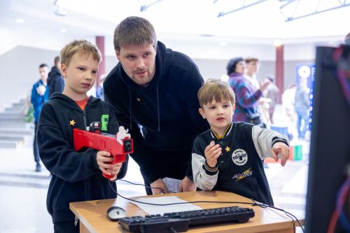 Dzień 2 TFNiS 2026 (25.04.2026).  [fot. Mikołaj Kuras, Andrzej Romański, Adam Zakrzewski] zdjęcie reportażowe z wydarzenia festiwalowego. Kliknij, aby powiększyć zdjęcie