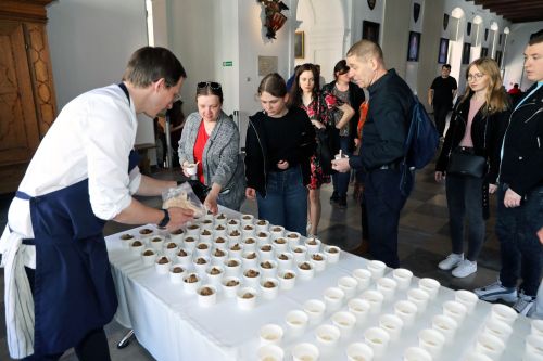 TFNiS dzień 1 (22.04.2023, fot. Andrzej Romański, Adam Zakrzewski).  zdjęcie reportażowe z wydarzenia festiwalowego. Kliknij, aby powiększyć zdjęcie