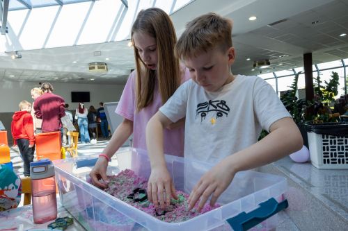 Dzień 2 TFNiS 2026 (25.04.2026).  [fot. Mikołaj Kuras, Andrzej Romański, Adam Zakrzewski] zdjęcie reportażowe z wydarzenia festiwalowego. Kliknij, aby powiększyć zdjęcie