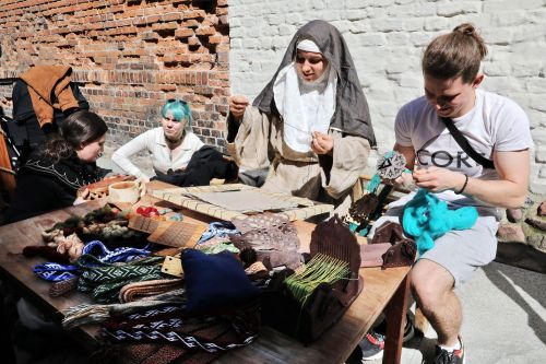 TFNiS dzień 1 (22.04.2023, fot. Andrzej Romański, Adam Zakrzewski).  zdjęcie reportażowe z wydarzenia festiwalowego. Kliknij, aby powiększyć zdjęcie