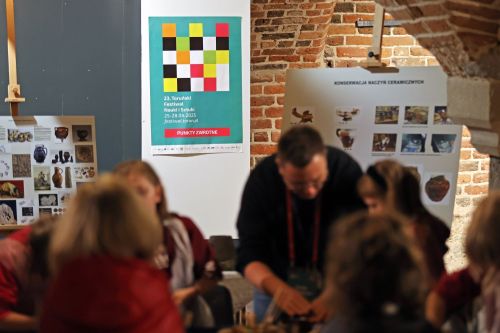 TFNIS 2025 dzień 2 (26.04.2025).  [fot. Mikołaj Kuras, Andrzej Romański, Adam Zakrzewski] zdjęcie reportażowe z wydarzenia festiwalowego. Kliknij, aby powiększyć zdjęcie
