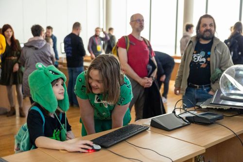 Dzień 2 TFNiS 2026 (25.04.2026).  [fot. Mikołaj Kuras, Andrzej Romański, Adam Zakrzewski] zdjęcie reportażowe z wydarzenia festiwalowego. Kliknij, aby powiększyć zdjęcie