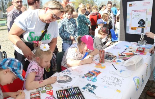 Dzień 2 (23.04.2023, fot. Andrzej Romański, Adam Zakrzewski).  zdjęcie reportażowe z wydarzenia festiwalowego. Kliknij, aby powiększyć zdjęcie
