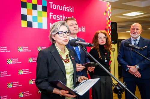 Konferencja prasowa 24. TFNiS 2026 (Biblioteka Uniwersytecka, 9.04.2026).  [fot. Andrzej Romański] zdjęcie reportażowe z wydarzenia festiwalowego. Kliknij, aby powiększyć zdjęcie