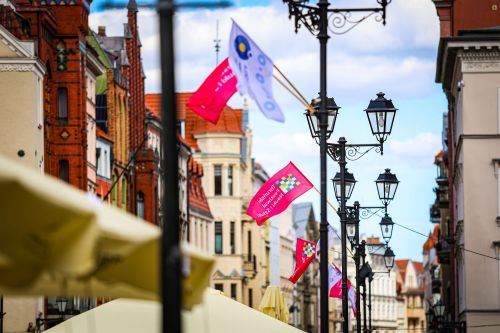 Festiwal widoczny w mieście! (24.04.2026).  [fot. Andrzej Romański] zdjęcie reportażowe z wydarzenia festiwalowego. Kliknij, aby powiększyć zdjęcie