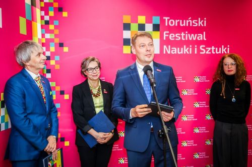 Konferencja prasowa 24. TFNiS 2026 (Biblioteka Uniwersytecka, 9.04.2026).  [fot. Andrzej Romański] zdjęcie reportażowe z wydarzenia festiwalowego. Kliknij, aby powiększyć zdjęcie