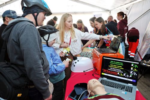 Dzień 2 TFNiS 2026 (25.04.2026).  [fot. Mikołaj Kuras, Andrzej Romański, Adam Zakrzewski] zdjęcie reportażowe z wydarzenia festiwalowego. Kliknij, aby powiększyć zdjęcie