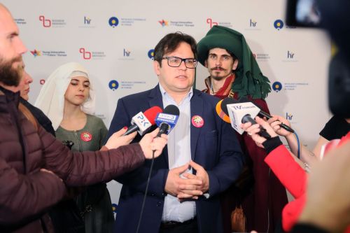 Konferencja prasowa 21. TFNiS (18.04.2023, Collegium Maximum UMK).  [fot. Andrzej Romański] zdjęcie reportażowe z wydarzenia festiwalowego. Kliknij, aby powiększyć zdjęcie