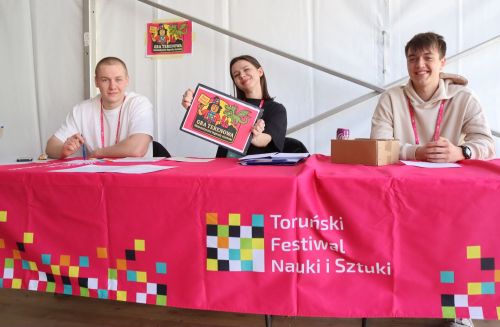 TFNIS 2025 dzień 3 (27.04.2025).  [fot. Mikołaj Kuras, Andrzej Romański, Adam Zakrzewski] zdjęcie reportażowe z wydarzenia festiwalowego. Kliknij, aby powiększyć zdjęcie