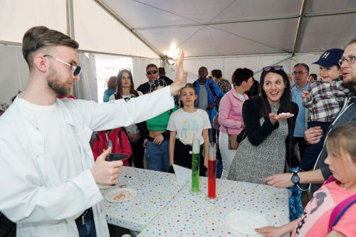 TFNiS dzień 1 (22.04.2023, fot. Andrzej Romański, Adam Zakrzewski).  zdjęcie reportażowe z wydarzenia festiwalowego. Kliknij, aby powiększyć zdjęcie