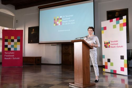 TFNIS 2025 dzień 2 (26.04.2025).  [fot. Mikołaj Kuras, Andrzej Romański, Adam Zakrzewski] zdjęcie reportażowe z wydarzenia festiwalowego. Kliknij, aby powiększyć zdjęcie