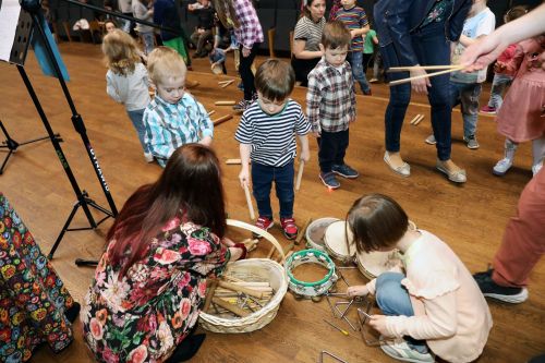 TFNiS dzień 1 (22.04.2023, fot. Andrzej Romański, Adam Zakrzewski).  zdjęcie reportażowe z wydarzenia festiwalowego. Kliknij, aby powiększyć zdjęcie