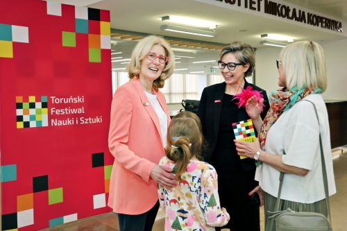 Inauguracja 24. TFNiS oraz spektakl muzyczny "Into The Woods" (Aula UMK, 24.04.2026).  [fot. Andrzej Romański] zdjęcie reportażowe z wydarzenia festiwalowego. Kliknij, aby powiększyć zdjęcie