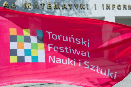 Dzień 2 TFNiS 2026 (25.04.2026).  [fot. Mikołaj Kuras, Andrzej Romański, Adam Zakrzewski] zdjęcie reportażowe z wydarzenia festiwalowego. Kliknij, aby powiększyć zdjęcie