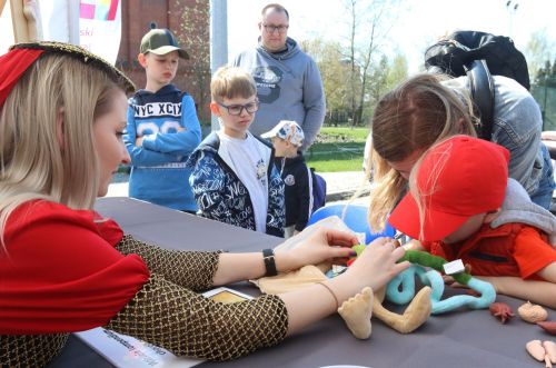Dzień 2 (23.04.2023, fot. Andrzej Romański, Adam Zakrzewski).  zdjęcie reportażowe z wydarzenia festiwalowego. Kliknij, aby powiększyć zdjęcie