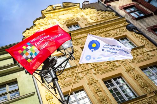 Festiwal widoczny w mieście! (24.04.2026).  [fot. Andrzej Romański] zdjęcie reportażowe z wydarzenia festiwalowego. Kliknij, aby powiększyć zdjęcie
