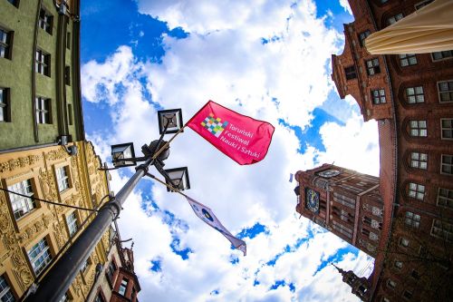 Festiwal widoczny w mieście! (24.04.2026).  [fot. Andrzej Romański] zdjęcie reportażowe z wydarzenia festiwalowego. Kliknij, aby powiększyć zdjęcie