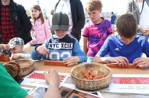Dzień 2 (23.04.2023, fot. Andrzej Romański, Adam Zakrzewski).  zdjęcie reportażowe z wydarzenia festiwalowego. Kliknij, aby powiększyć zdjęcie