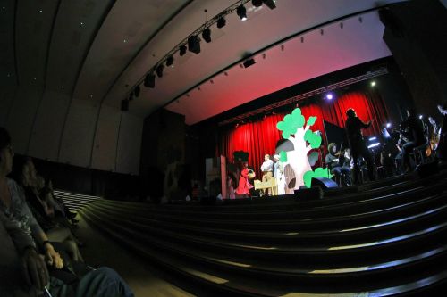 Inauguracja 24. TFNiS oraz spektakl muzyczny "Into The Woods" (Aula UMK, 24.04.2026).  [fot. Andrzej Romański] zdjęcie reportażowe z wydarzenia festiwalowego. Kliknij, aby powiększyć zdjęcie