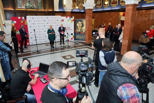 Konferencja prasowa 21. TFNiS (18.04.2023, Collegium Maximum UMK).  [fot. Andrzej Romański] zdjęcie reportażowe z wydarzenia festiwalowego. Kliknij, aby powiększyć zdjęcie
