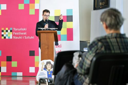 Dzień 3 TFNiS 2026 (26.04.2026).  [fot. Mikołaj Kuras, Andrzej Romański, Adam Zakrzewski] zdjęcie reportażowe z wydarzenia festiwalowego. Kliknij, aby powiększyć zdjęcie