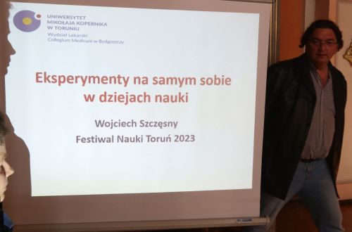 TFNiS dzień 1 (22.04.2023, fot. Andrzej Romański, Adam Zakrzewski).  zdjęcie reportażowe z wydarzenia festiwalowego. Kliknij, aby powiększyć zdjęcie