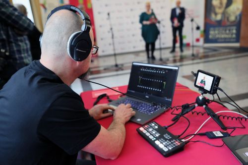 Konferencja prasowa 21. TFNiS (18.04.2023, Collegium Maximum UMK).  [fot. Andrzej Romański] zdjęcie reportażowe z wydarzenia festiwalowego. Kliknij, aby powiększyć zdjęcie