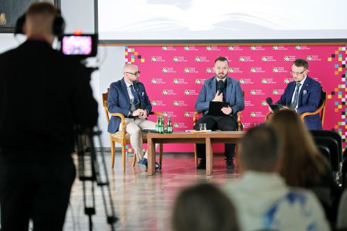 Dzień 2 TFNiS 2026 (25.04.2026).  [fot. Mikołaj Kuras, Andrzej Romański, Adam Zakrzewski] zdjęcie reportażowe z wydarzenia festiwalowego. Kliknij, aby powiększyć zdjęcie