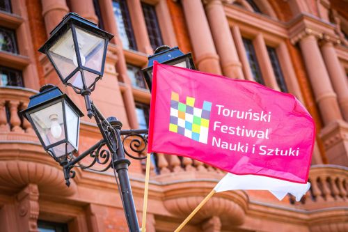 Festiwal widoczny w mieście! (24.04.2026).  [fot. Andrzej Romański] zdjęcie reportażowe z wydarzenia festiwalowego. Kliknij, aby powiększyć zdjęcie